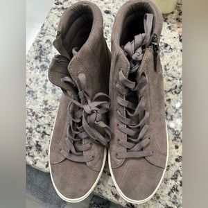 Ugg high top boots/sneakers. They are size 11.